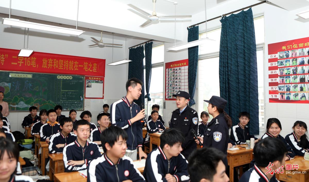 国家安全知识进校园 护航青少年健康成长